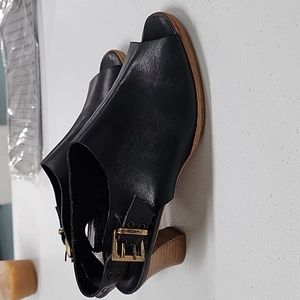 Antonio Eboli peep toes